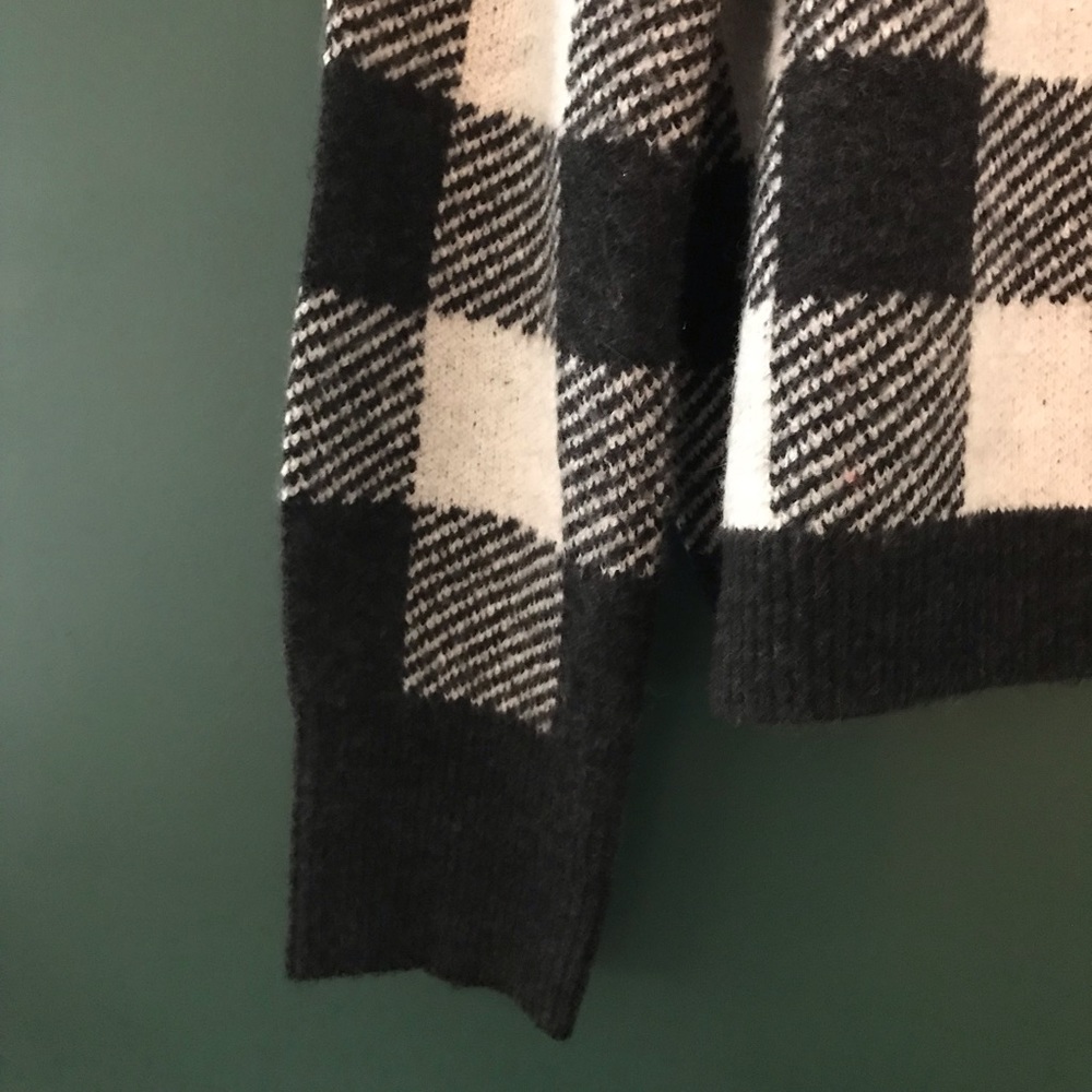 Checkered Sweater - Picture 4 of 4
